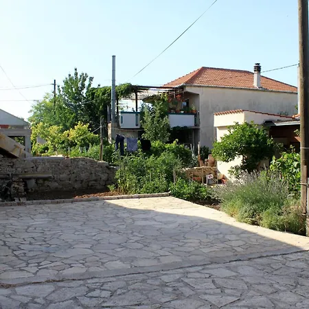 By The Sea Tkon, Pasman - 822 特孔